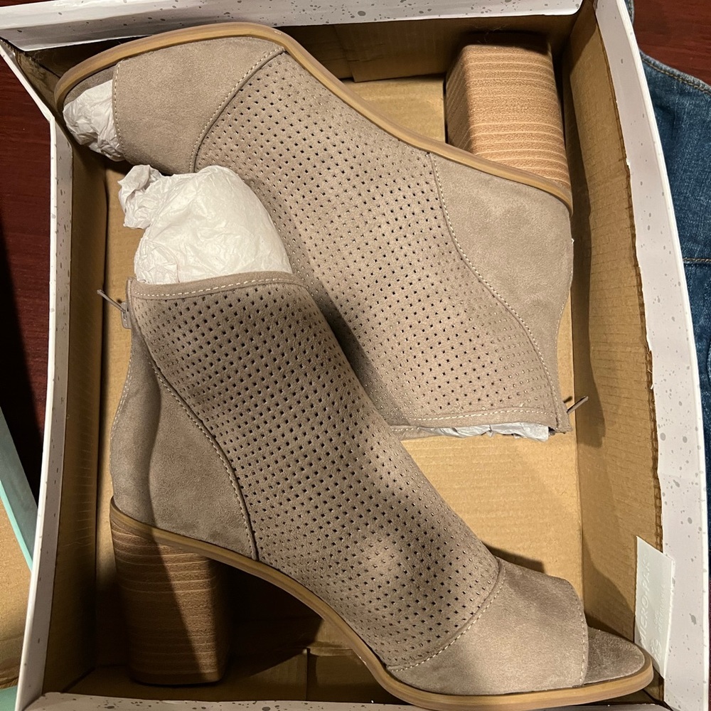 Heeled booties
